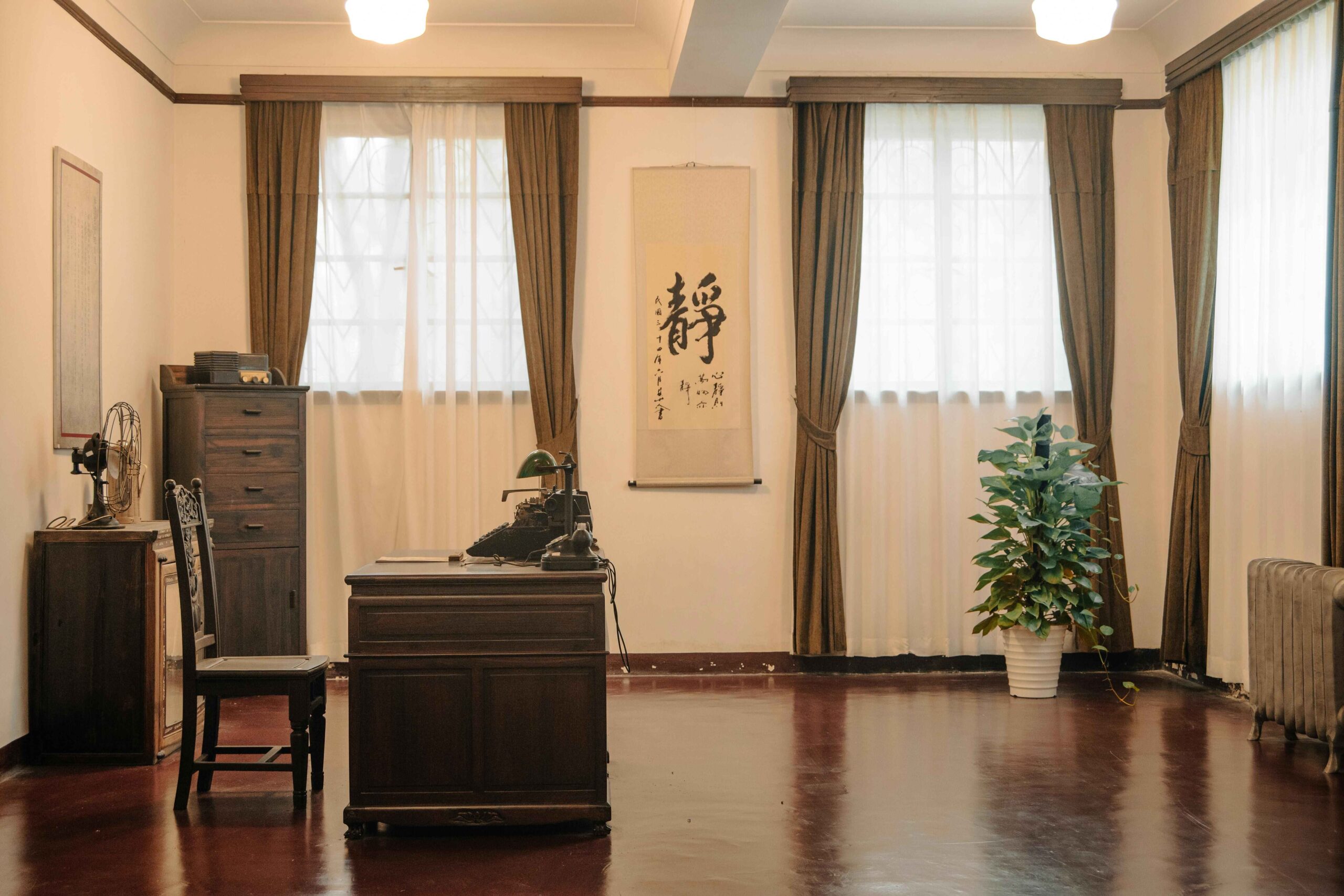 国内高校调整部分专业方向，AI 对互联网内容、设计和技术岗位的影响开始显现-速维云