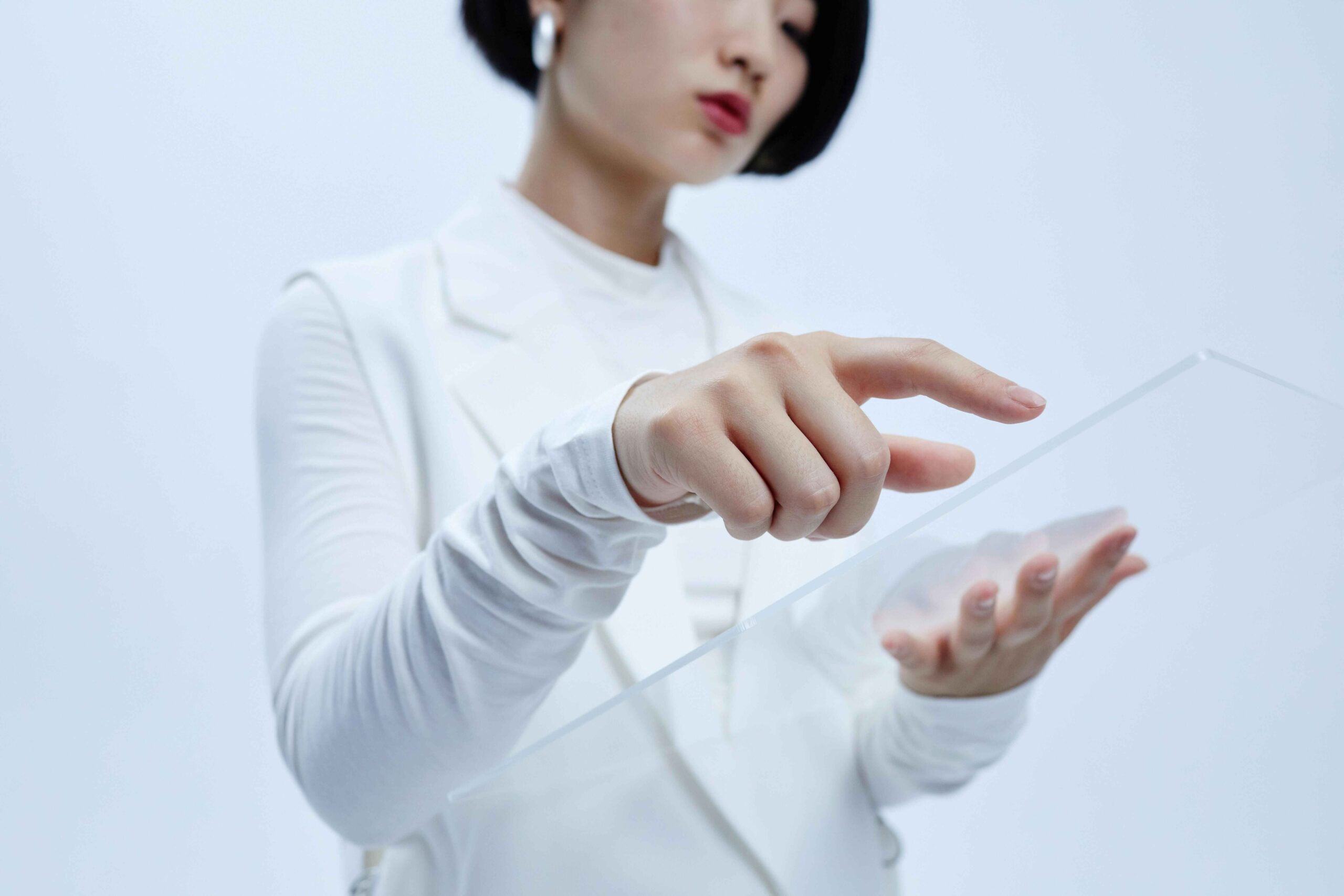 OpenAI 与 Claude 同时加速商业化，AI 助手正在进入企业工作流-速维云