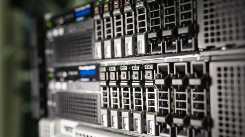OpenAI企业部署加速，Claude算力长约背后：AI竞争正在进入交付和基础设施双战场-速维云