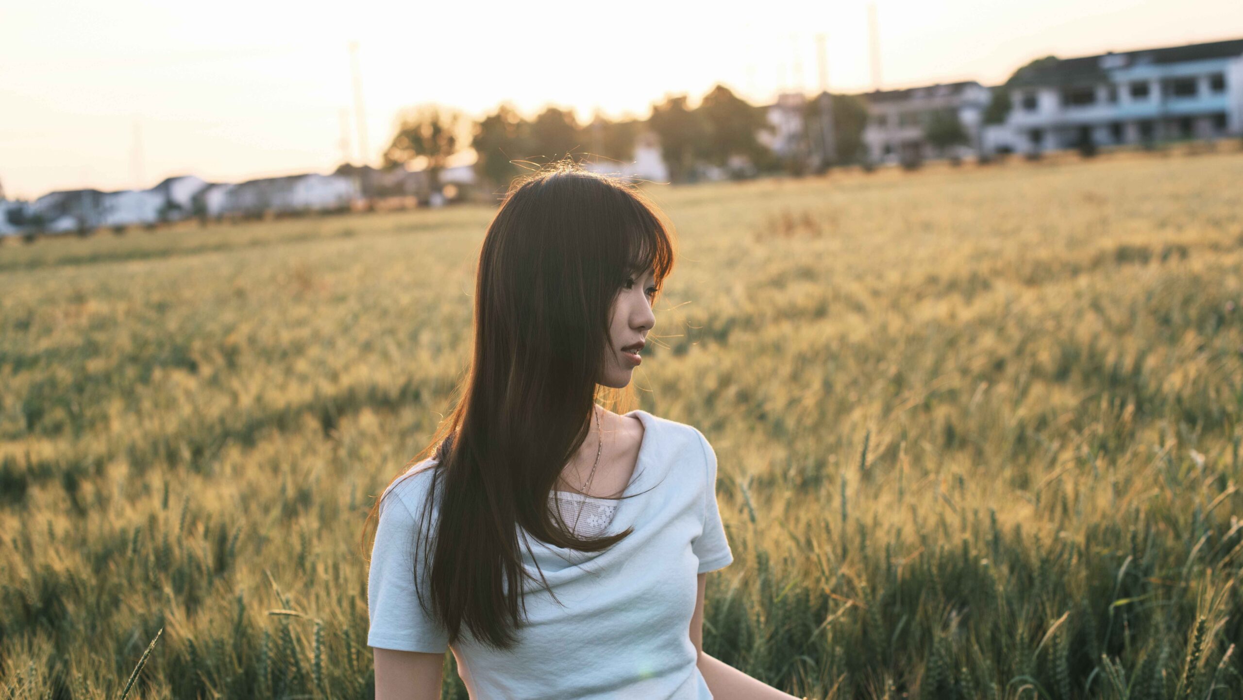 智能体式AI生图系统在创意工作流中进行多轮编辑与参考融合