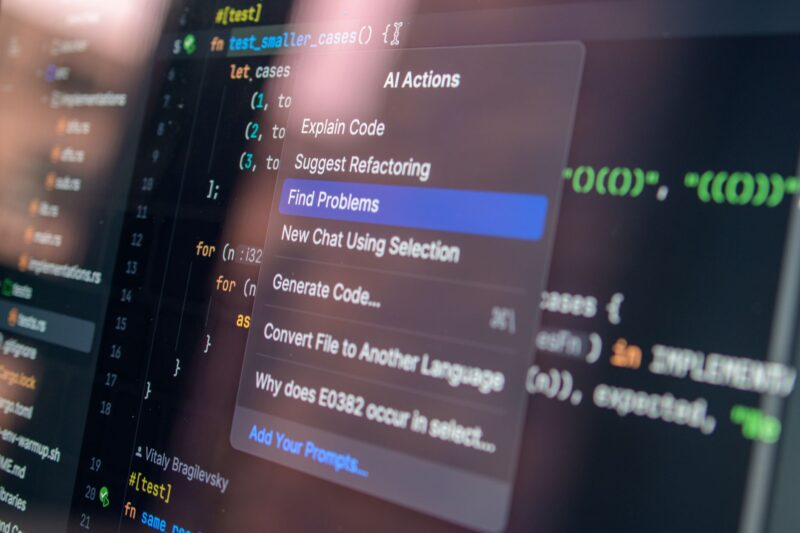 ChatGPT封禁诈骗网络、Claude误入真实系统后，AI安全正在从模型评测走向运营治理-速维云
