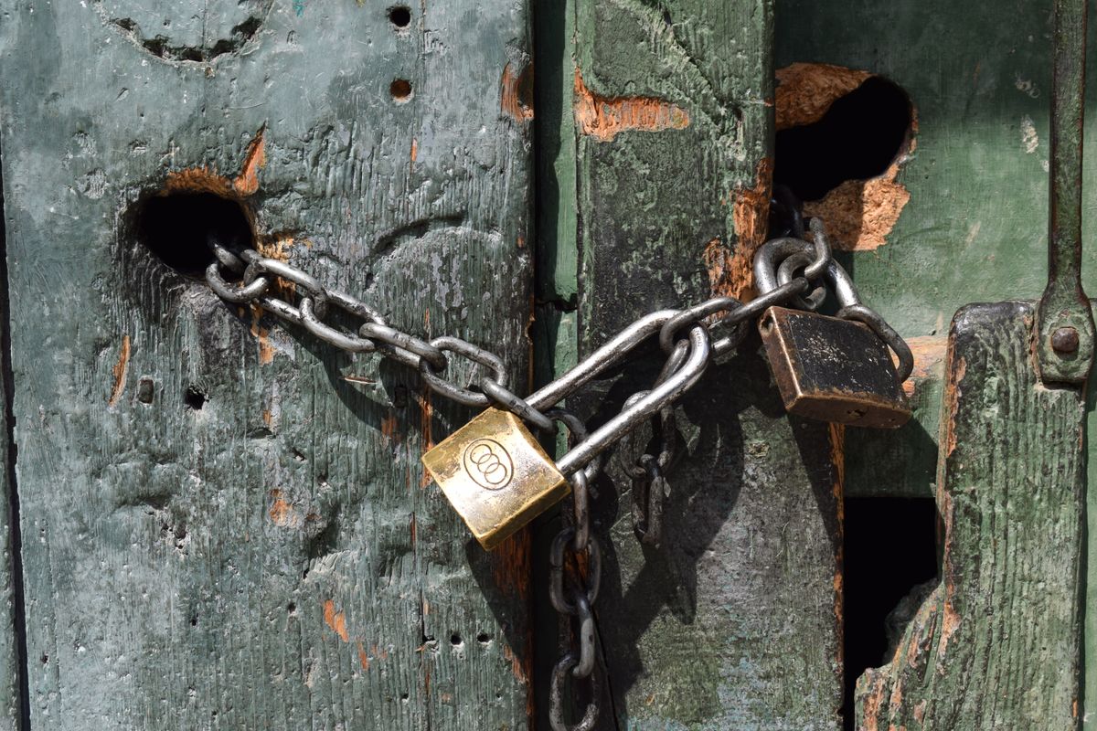 SSL 证书与安全锁概念配图