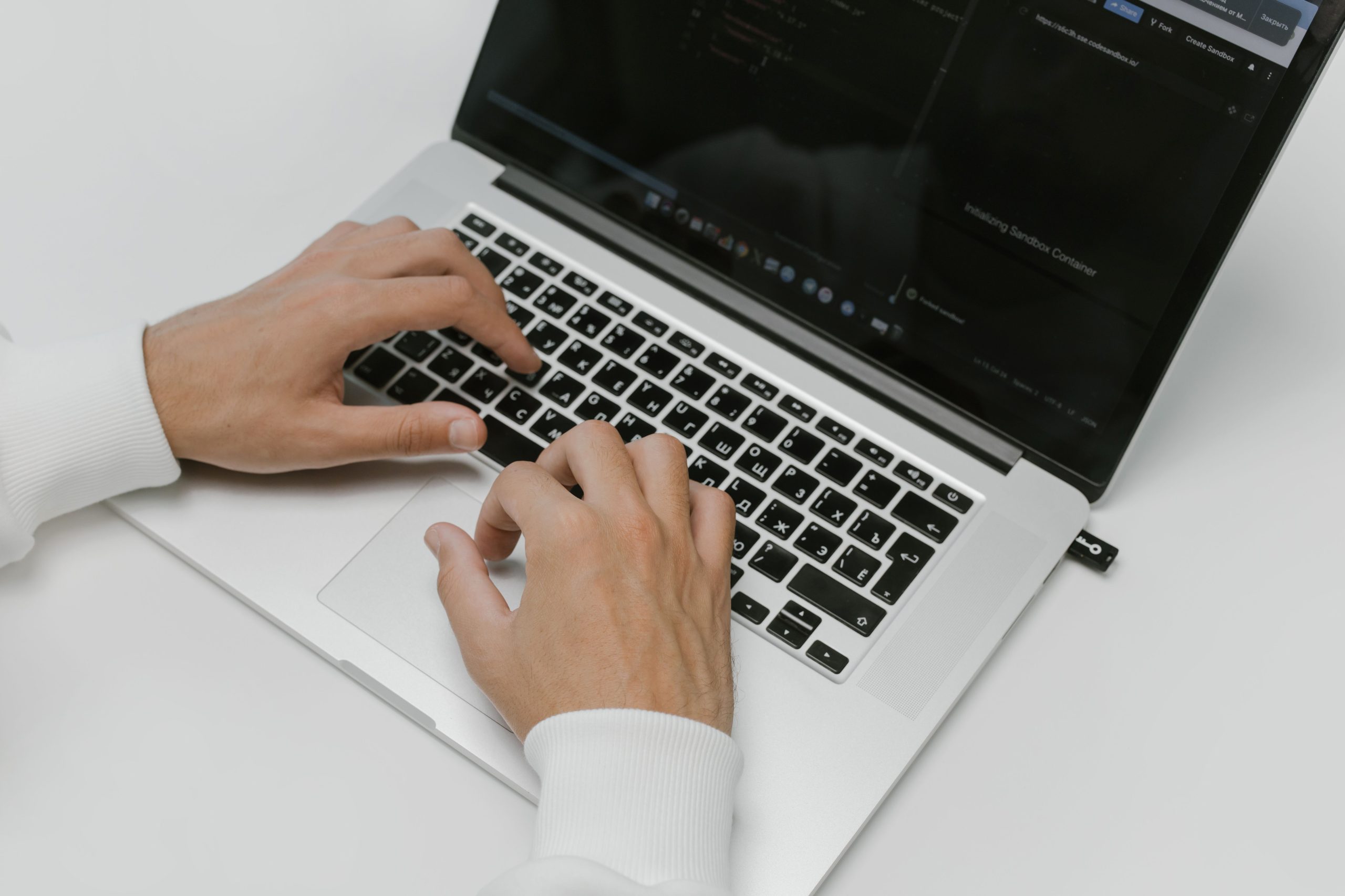GitLab CVSS 10.0 漏洞 CVE-2026-110264:未认证即可远程执行代码,自建实例如何排查与升级-速维云